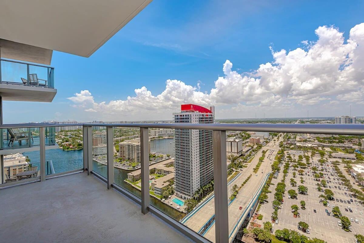 Апартаменты Luxury With Stunning View, Balcony, Amazing Pools Голливуд Экстерьер фото