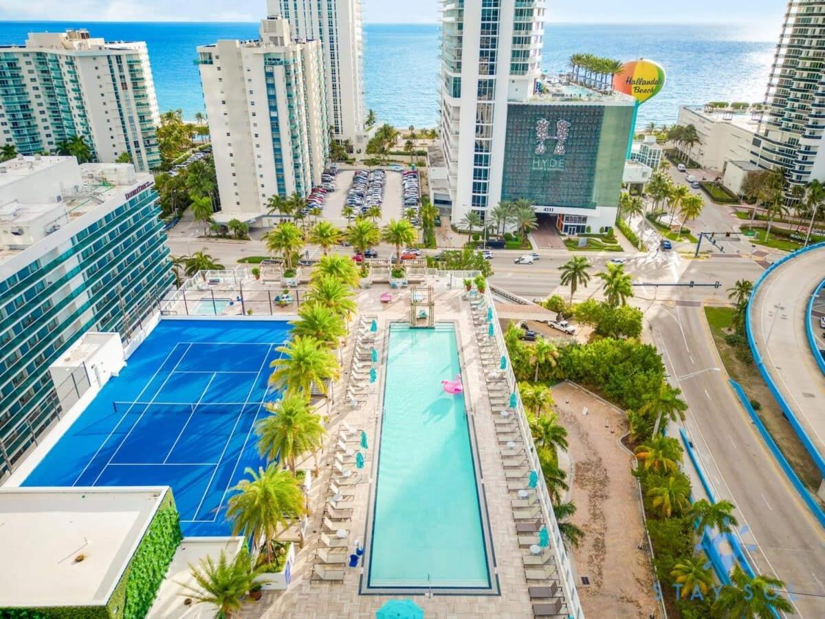 Апартаменты Luxury With Stunning View, Balcony, Amazing Pools Голливуд Экстерьер фото