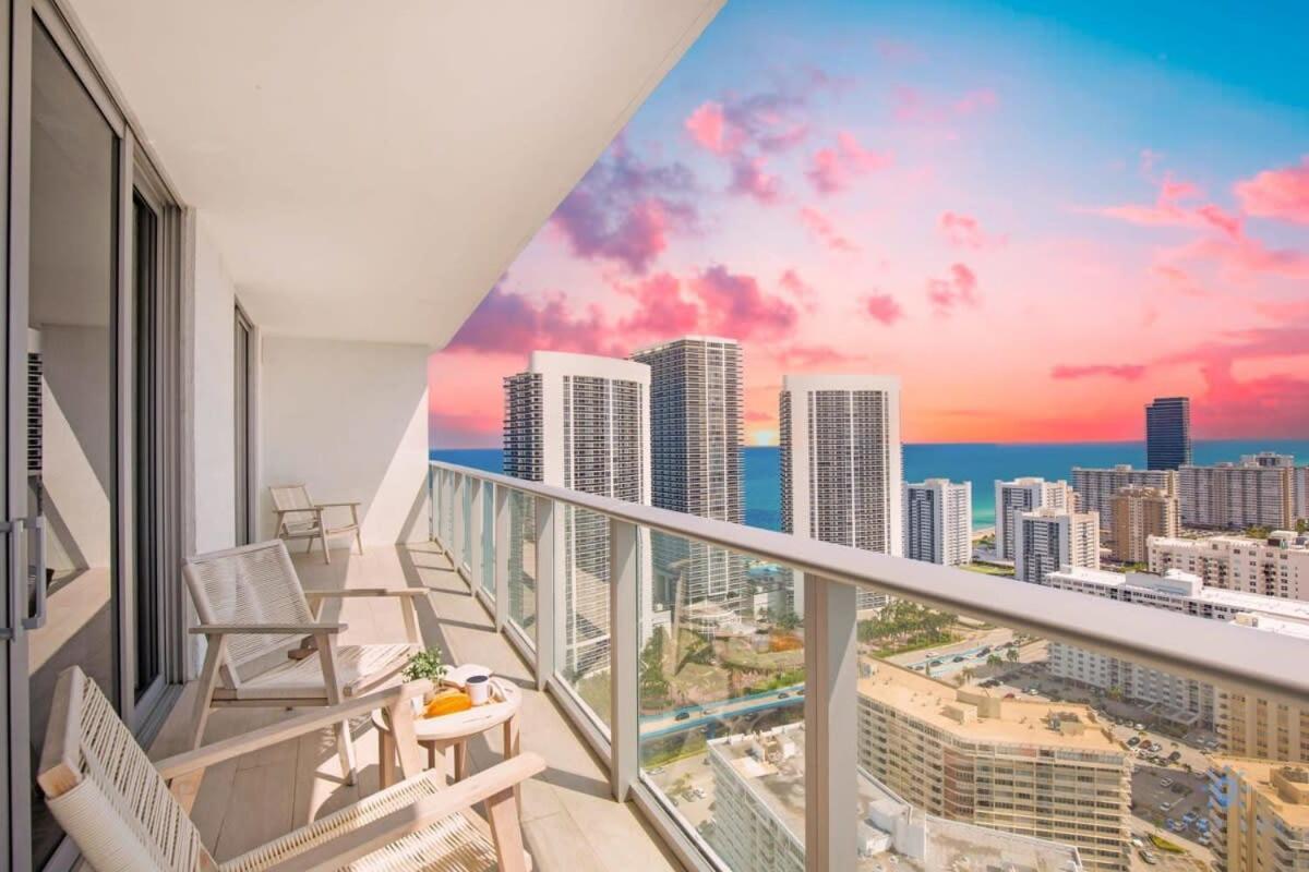 Апартаменты Luxury With Stunning View, Balcony, Amazing Pools Голливуд Экстерьер фото